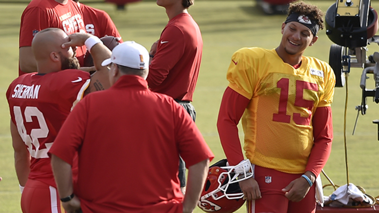 Chiefs' Patrick Mahomes' New Cereal 'Magic Crunch' Selling for $33