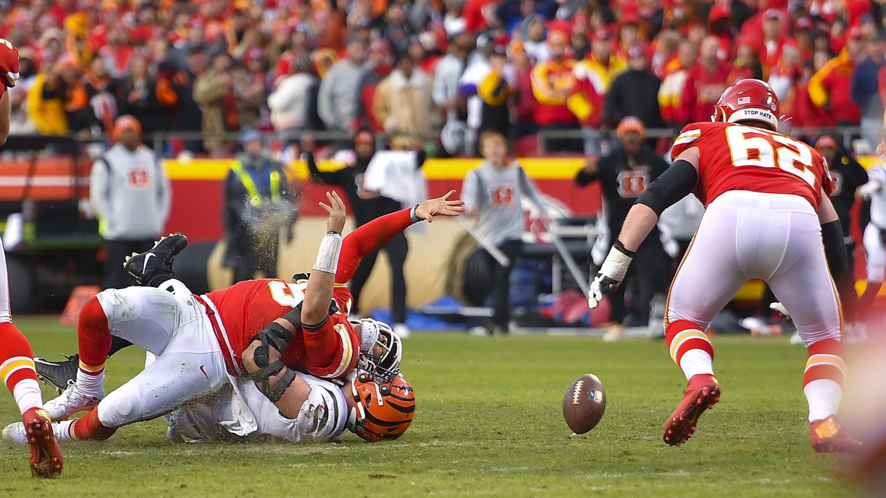 Walker Hayes' halftime performance at Chiefs-Bengals drowns out