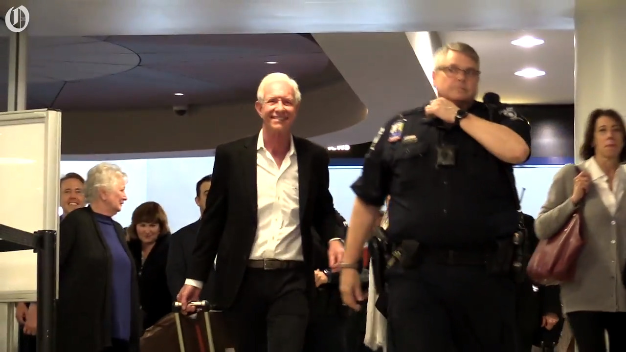 USAirways Flight 1549 passengers arrive in CLT Charlotte Observer