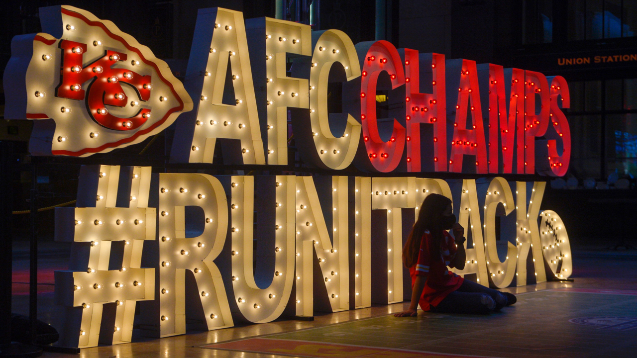 Chiefs Kingdom lights up Union Station: Downloadable pictures - FOX4