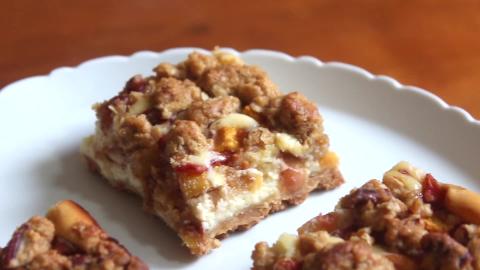 Peach Cheesecake Bars | SweetTreats