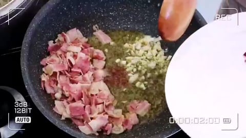TasteHB221 _ How to Cook Creamy Carbonara w_ Spinach