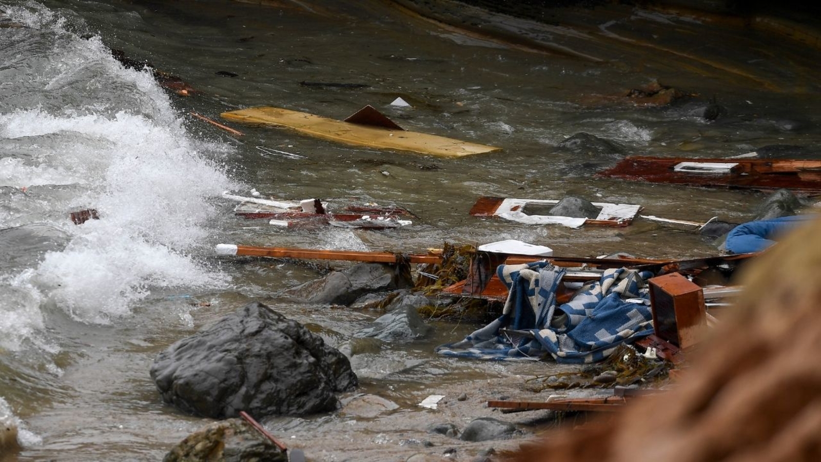 3 killed, 27 hospitalized after boat capsizes off San Diego during possible human smuggling operation