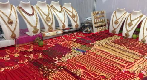 BEAUTIFUL IMITATION  JEWELERY 