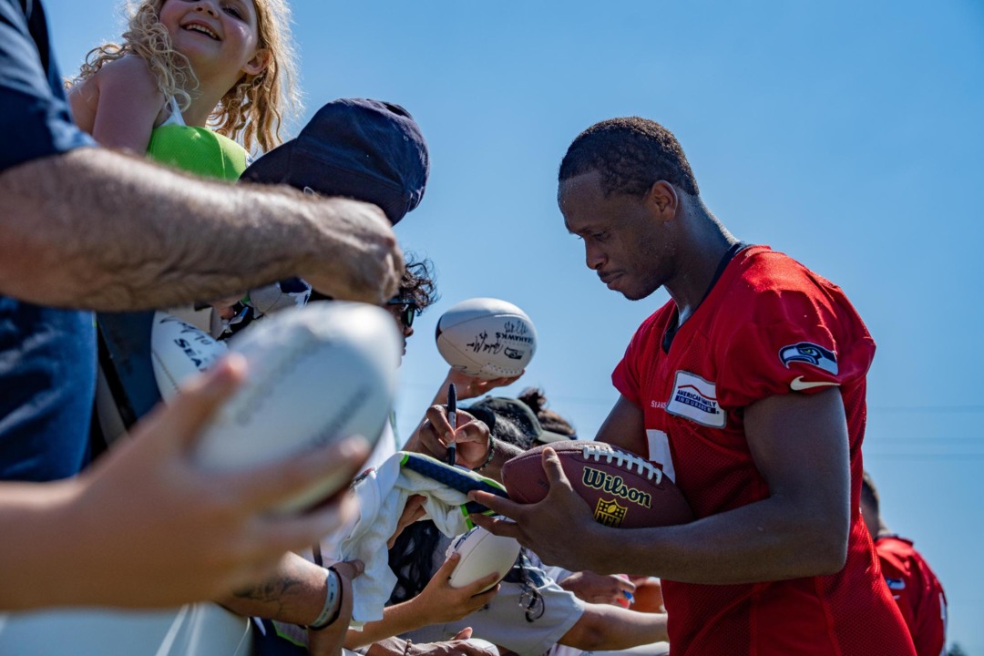 Doug Baldwin praises Seahawks receivers, Schneider at camp