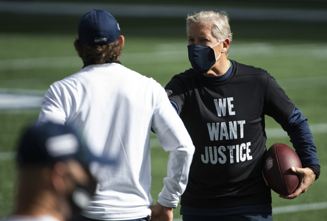 Seahawks' Pete Carroll fined $100,000 for not wearing mask on sideline