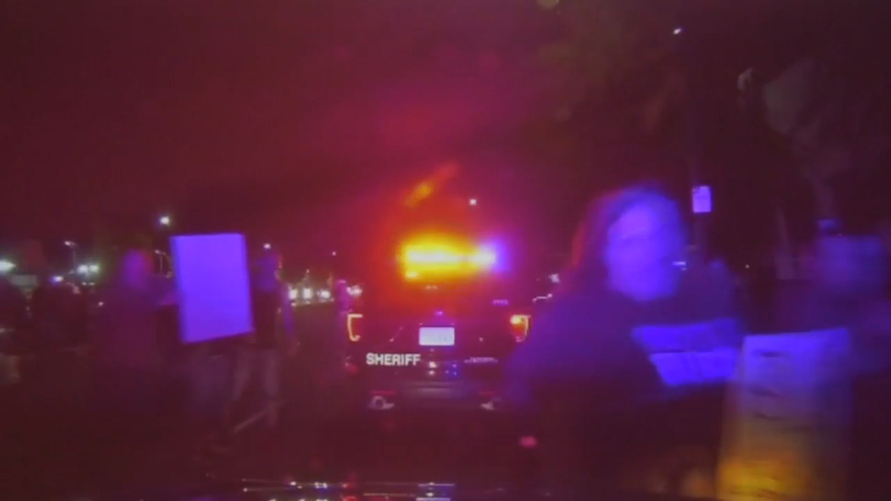 Sacramento Sheriff Deputy Likely Didnt Know He Hit Protester Sacramento Bee 8581