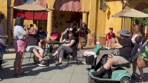 Epcot - Holiday Storytellers - La Befana - Italy - 12/9/2...