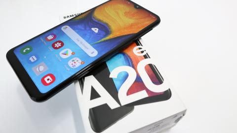 Samsung Galaxy A20e Unboxing
