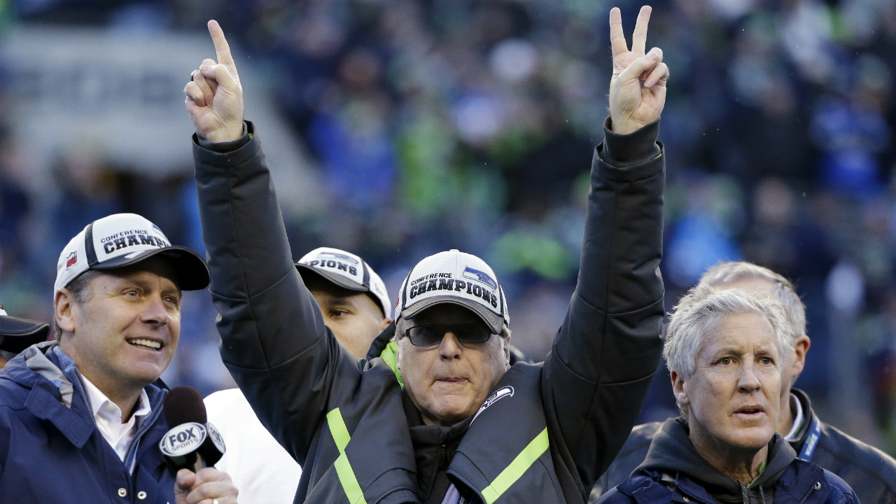 Seahawks induct Paul Allen as 12th member in Ring of Honor