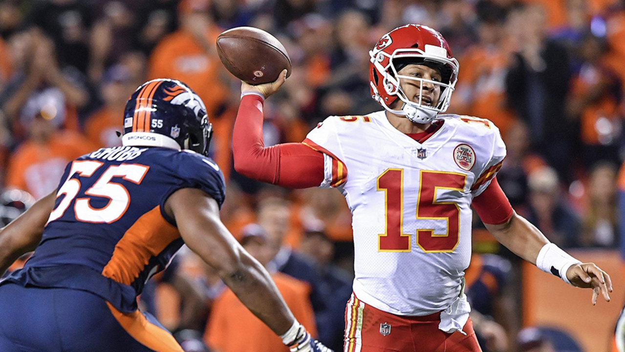 Patrick Mahomes leads Chiefs to 42-21 wild-card romp over Steelers – The  Denver Post