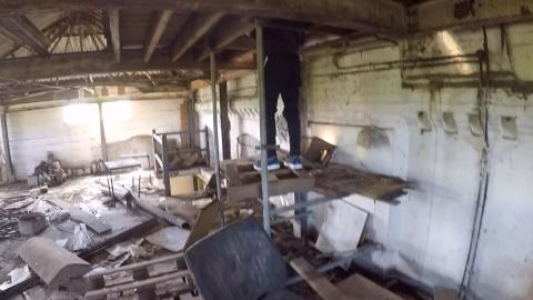 POV ABANDONED FACTORY ROOF CLIMB... DANGEROUS! 