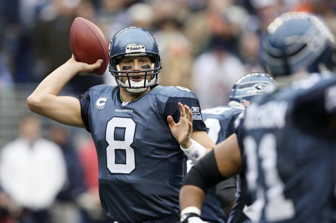 Matt Hasselbeck takes his place in Seattle's Ring of Honor - The