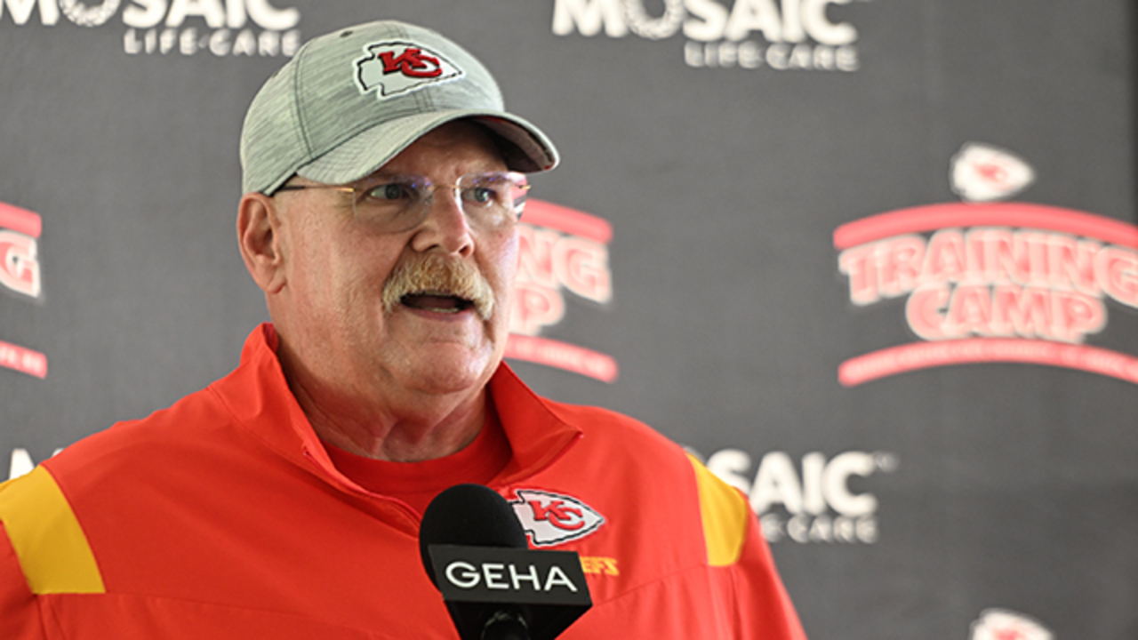 Leo Chenal's Comfort Is 'Night and Day' Entering Sophomore Season With KC  Chiefs - Sports Illustrated Kansas City Chiefs News, Analysis and More