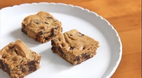 Gluten-Free Peanut Butter Blondies | 5 ingredients