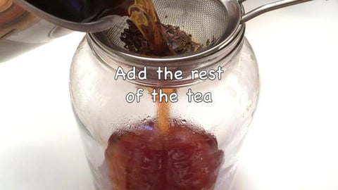 Homemade Strawberry Cardamom Kombucha / Healthy, Sparklin...