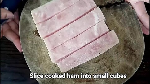 How to make easy Hawaiian Pizza using sliced bread | Tast...