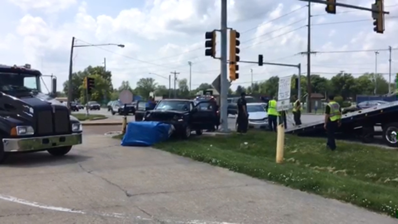 Two cars involved in accident near Belleville IL high school