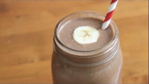 6 ingredient Chocolate Peanut Butter Smoothie | SweetTrea...