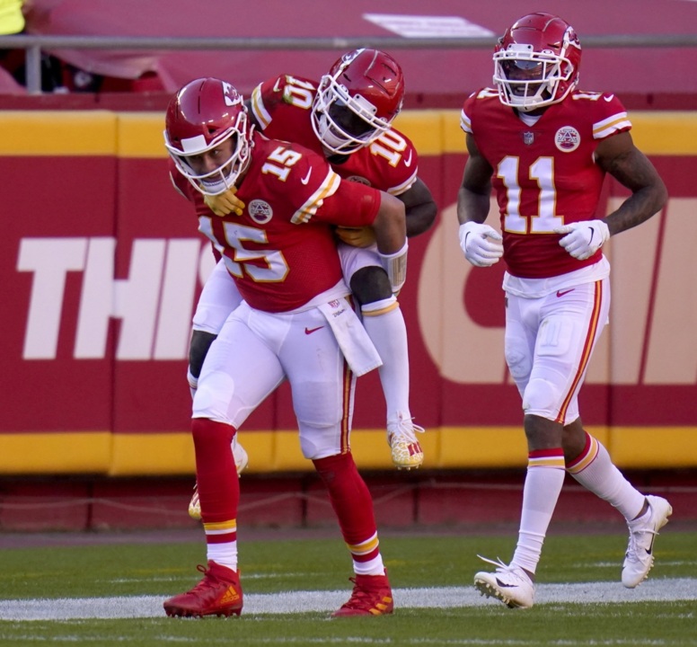 Reactions: Chiefs strike first with Patrick Mahomes' TD pass to Hill