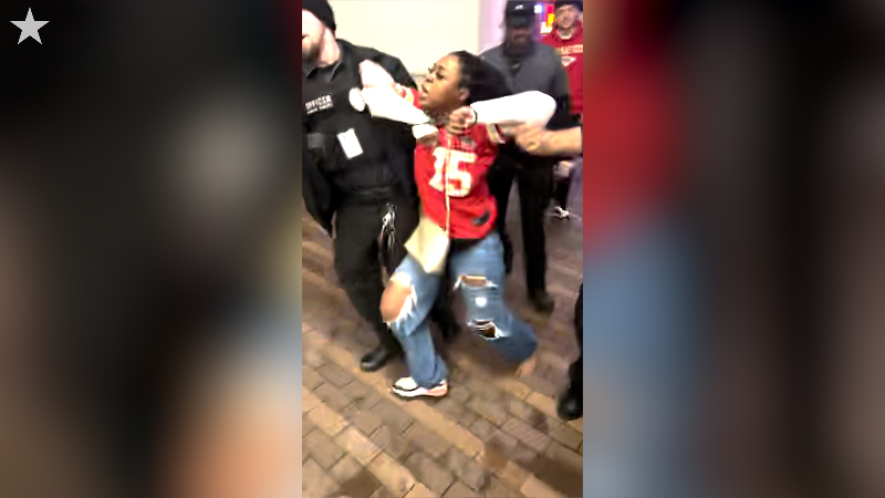 Video Shows Kcpd Arrest Woman At Power And Light District Kansas City Star 