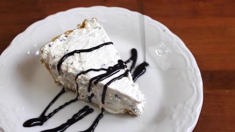  No Bake Chocolate Chip Cheesecake | SweetTreats