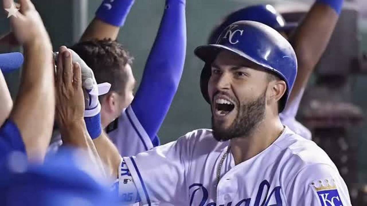 Eric Hosmer has 7-year, $147 million offer to return to Royals