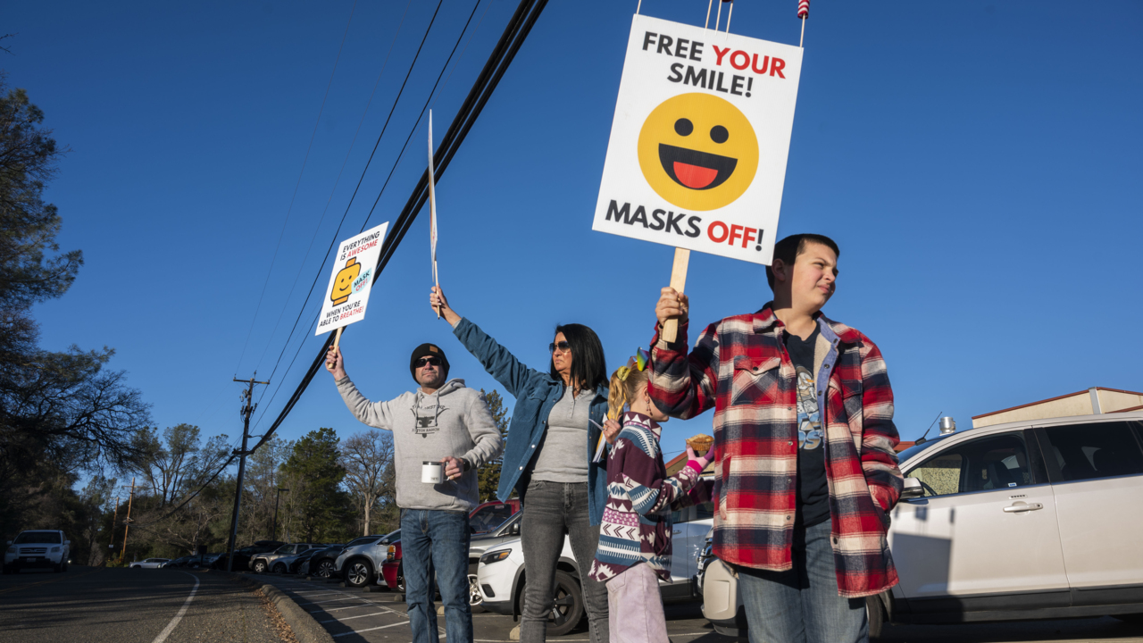 Video Parent protests CA mask mandate at school in Shingle Springs