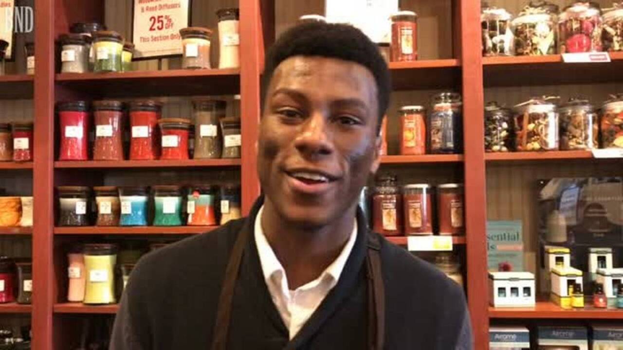 Cracker Barrel waiter sings to customers in Shiloh IL Belleville NewsDemocrat
