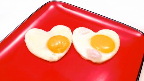 Heart Shaped Sunny side up Eggs / Easy Recipe for Valenti...