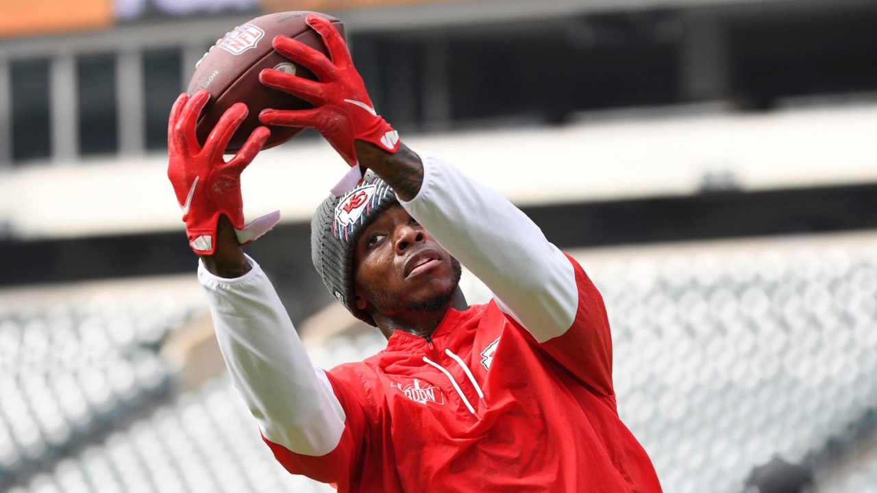 Mecole Hardman and Byron Pringle hug it out following Chiefs