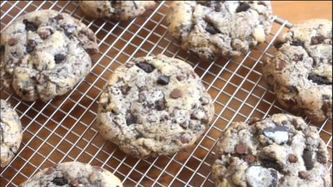 Baking Oreo Chocolate Chip Cookies Recipe Tutorial