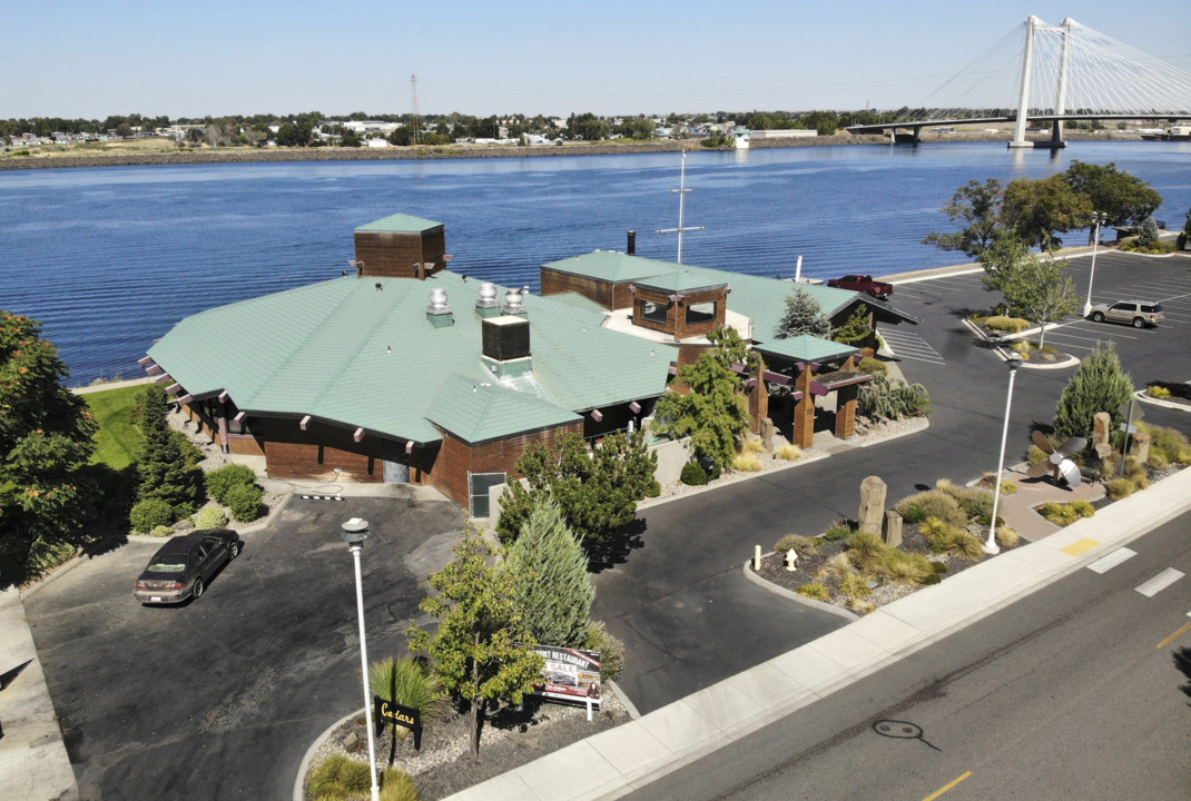 Pending sale of Cedars Restaurant on Clover Island clears a hurdle when the Port of Kennewick