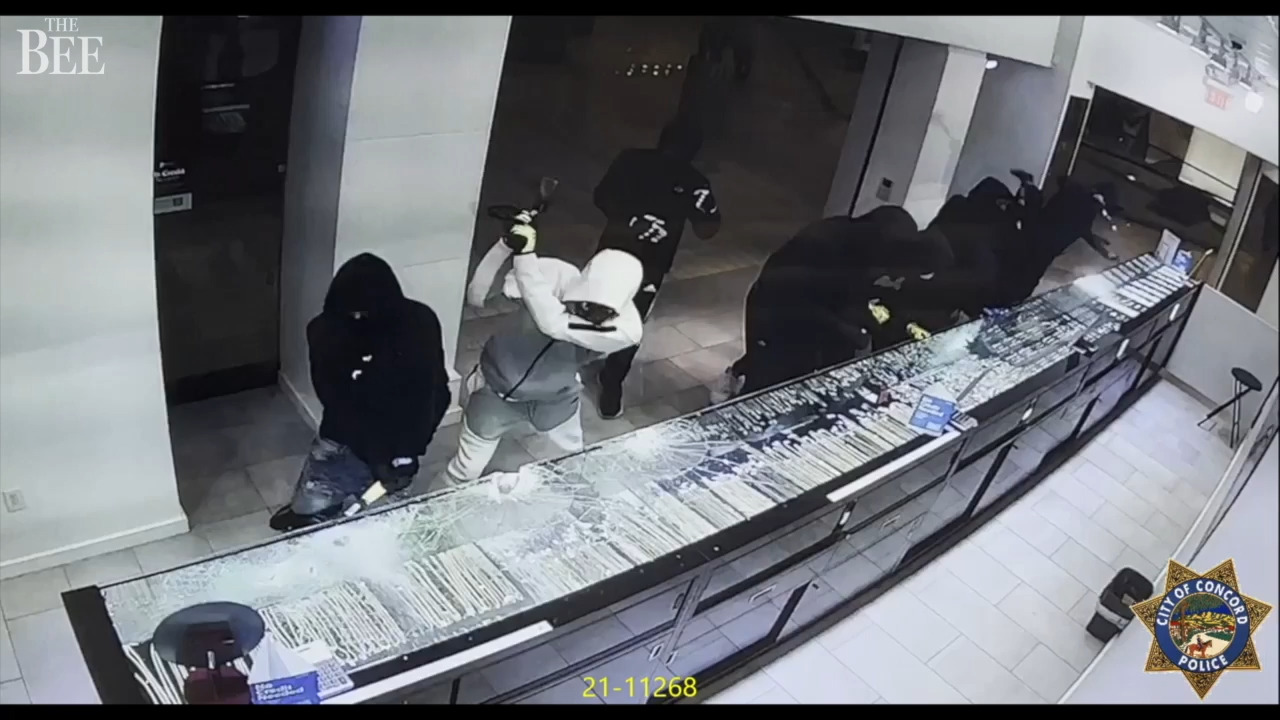 CA jewelry burglars hammer glass display cases Sacramento Bee
