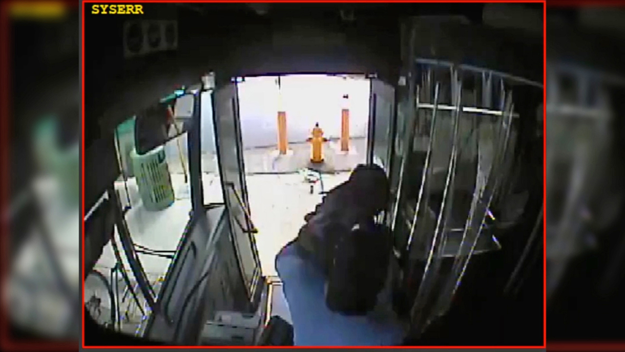Broward bus driver punched in face. Cops looking for suspect Miami Herald