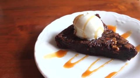 Oh Henry Fudgy Chocolate Cake | 6 ingredients