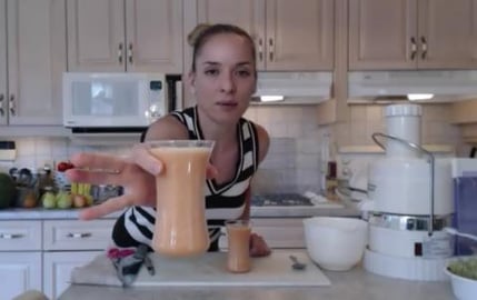 How to Make Apple, Strawberry & Wheat Grass Juice: Made i...