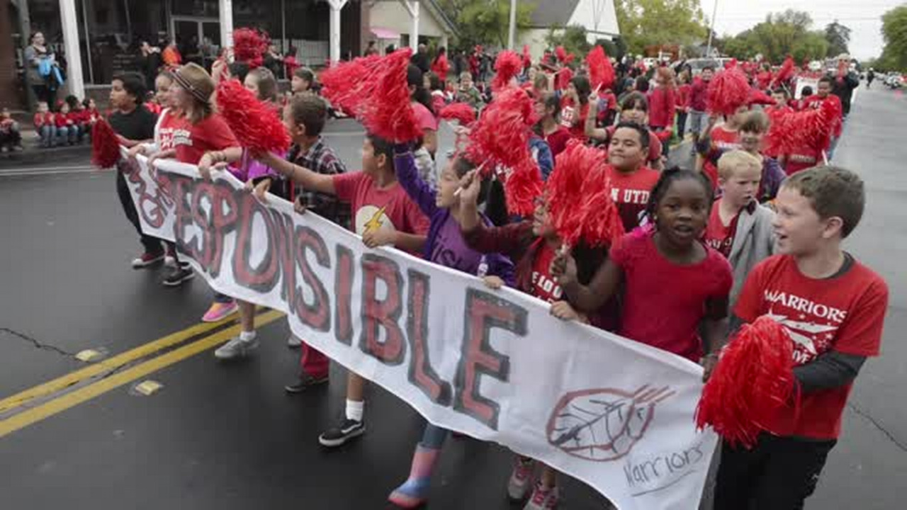 Weldon Elementary students lead Red Ribbon antidrug march in Old Town