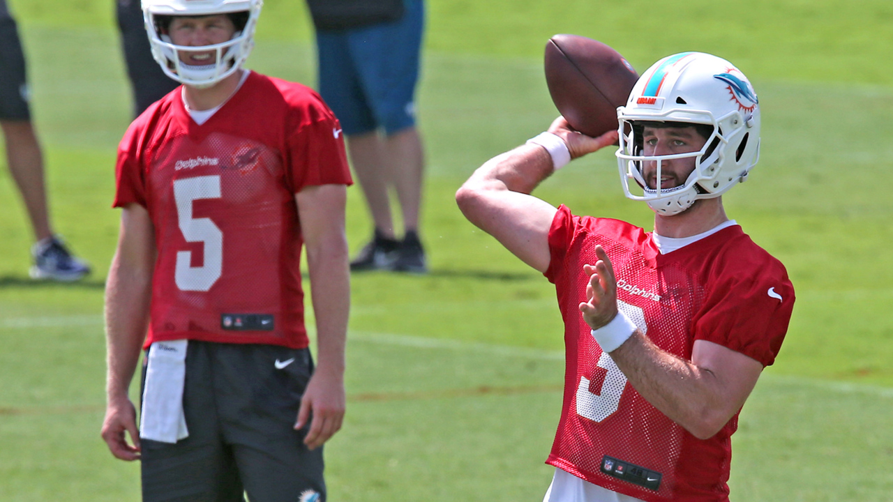 Miami Dolphins' Josh Rosen earns first-team reps, but must improve body  language