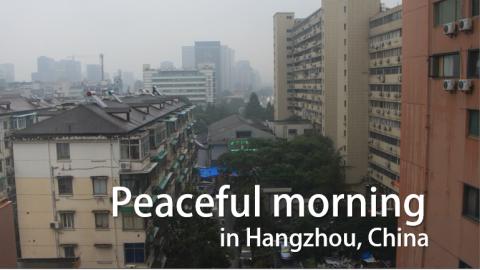 The city wakes up in Hangzhou, China (one take time-lapse...