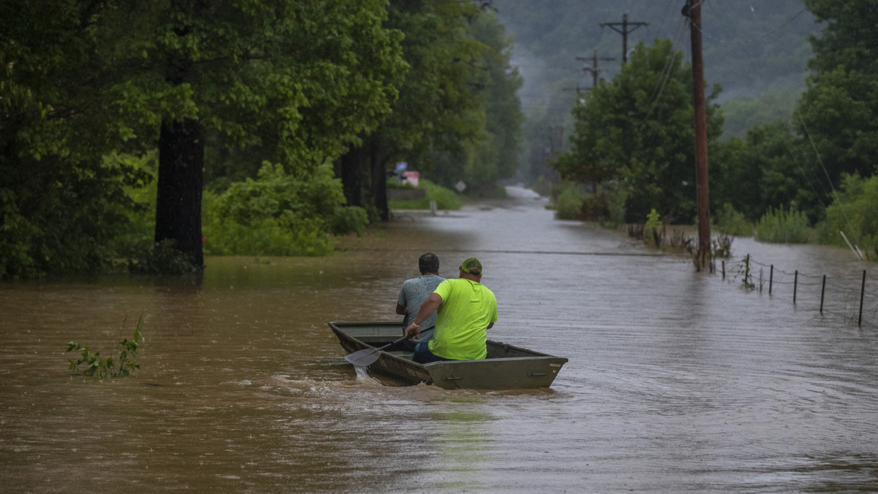 Eastern Kentucky flash floods leave residents trapped | Lexington ...