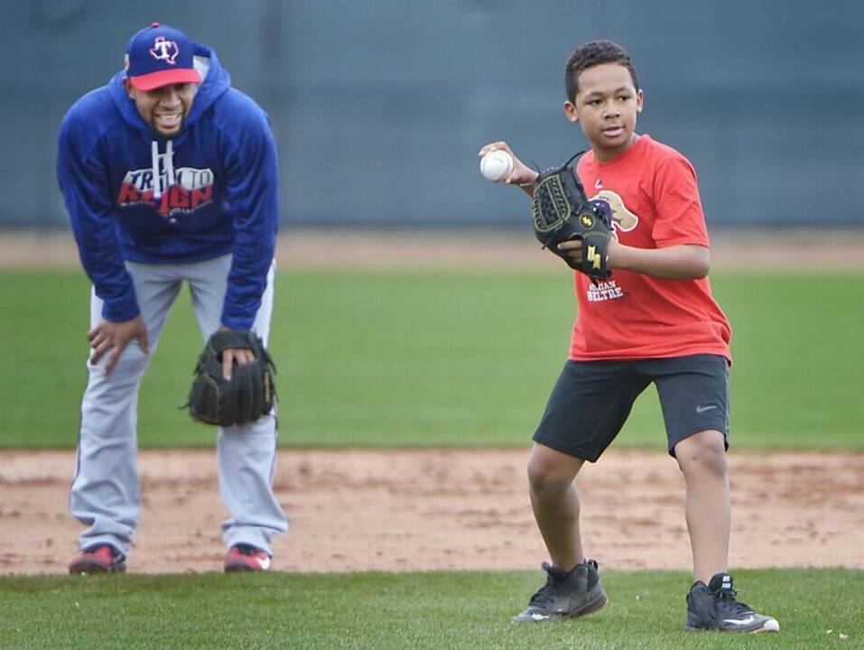 Rangers' Andrus plays for 1st time since hernia surgery