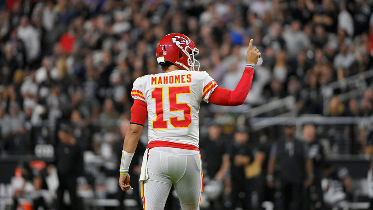 Mahomes throws 5 TD passes as Chiefs romp past Jets