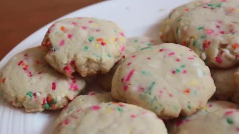 Funfetti Sugar Cookies | SweetTreats