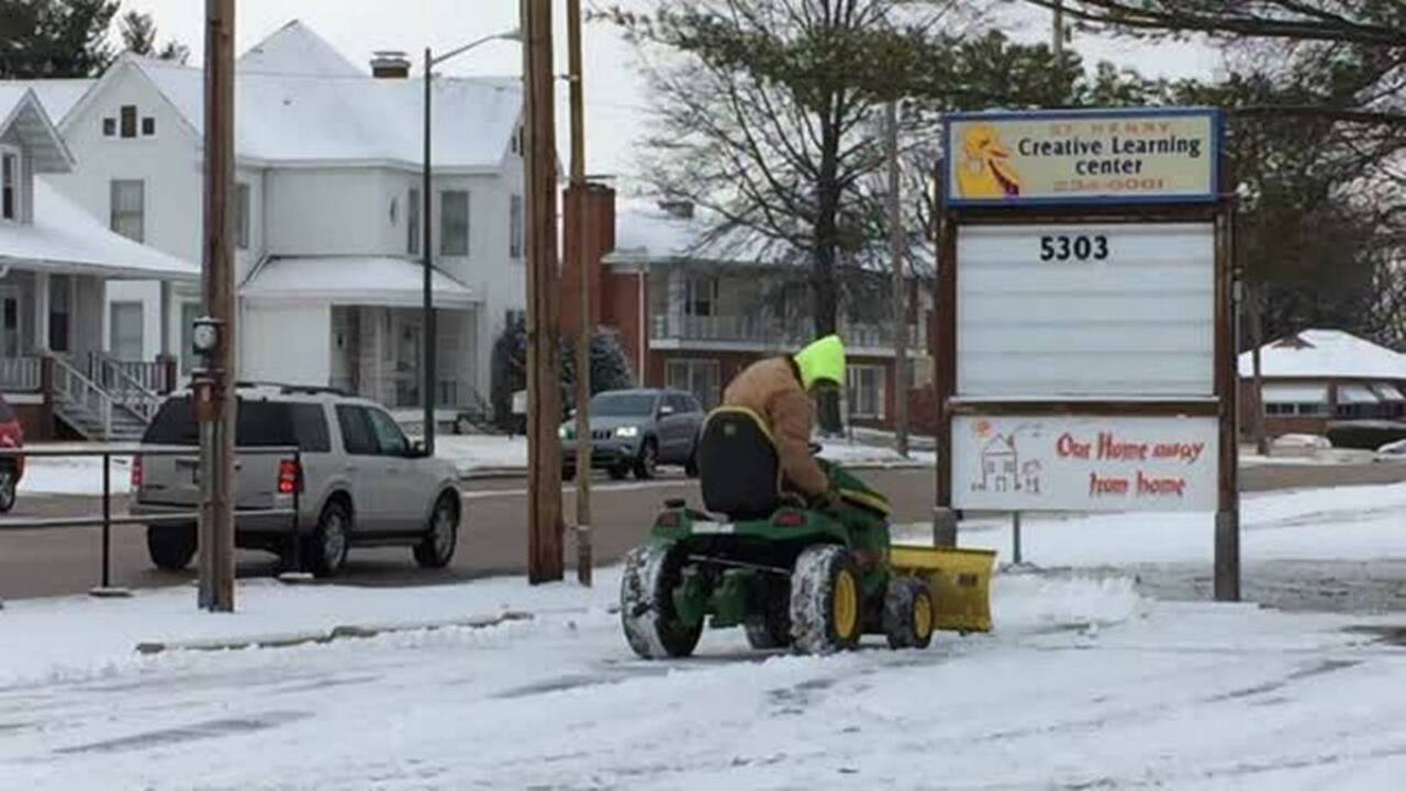 Belleville IL gets overnight snow weather video Belleville NewsDemocrat