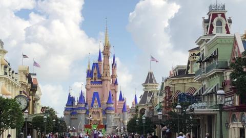 FIRST LOOK - Magic Kingdom - Goofy Cavalcade from Main St...