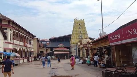 Walking Towards Shri Krishna Math | Udupi