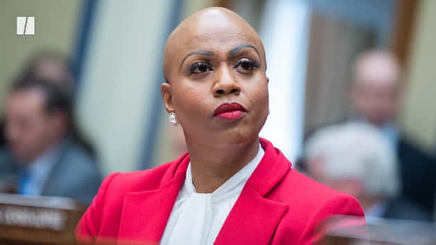 House Passes CROWN Act Banning Discrimination Against Black Hairstyles house-passes-crown-act-banning-discrimination-against-black-hairstyles