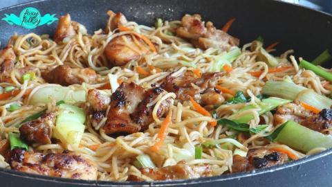 Chicken Chow Mein | FOXY FOLKSY - Modern Filipino Kitchen...