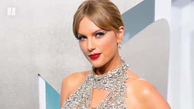 Taylor Swift friendship bracelets connect fans, helps make extra cash